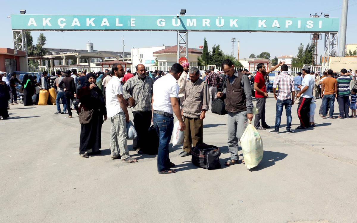 HRW: Sınır dışı edilen Suriyeliler, Türkiye işgali altındaki bölgede kötü koşullarda yaşıyor