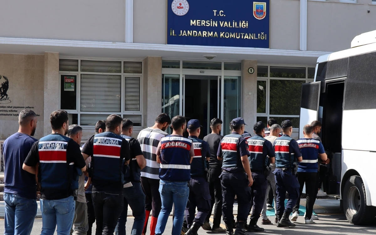 Mersin'de ev baskınları