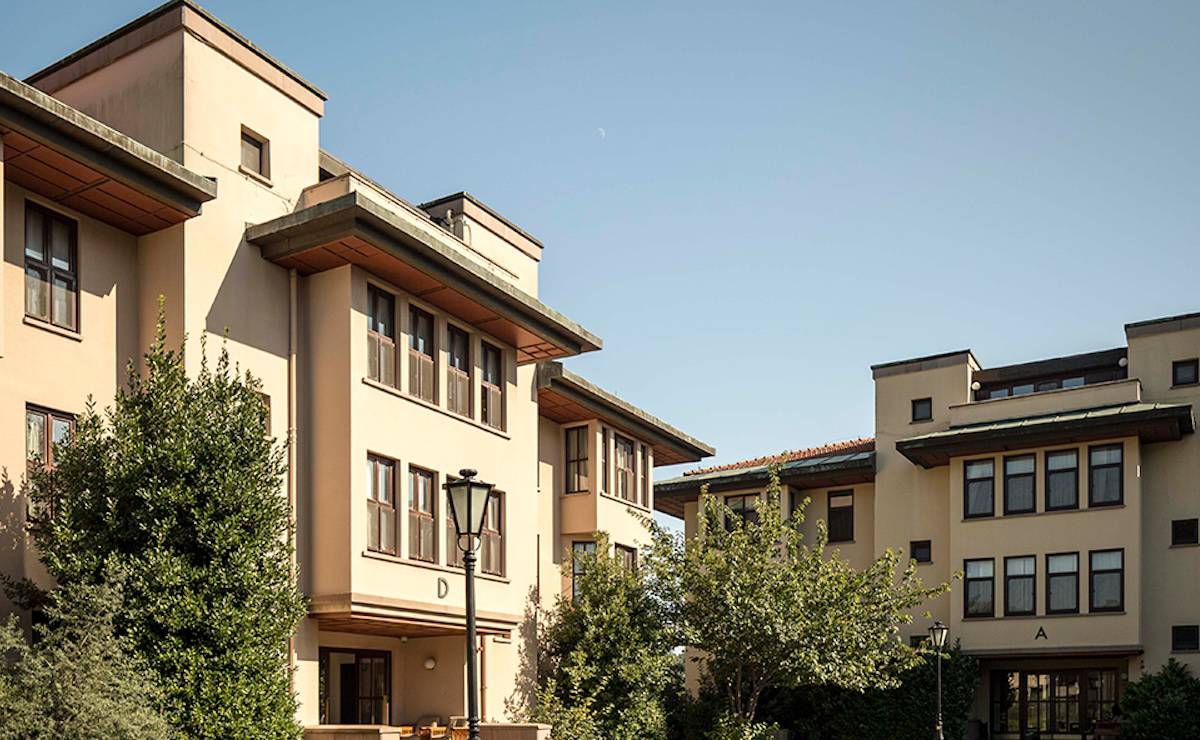 Koç Üniversitesi yurtta işkence gören öğrenciyi korumak yerine okuldan uzaklaştırmış