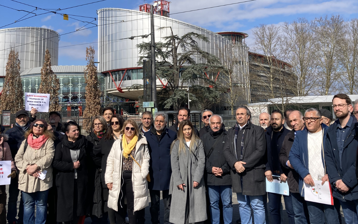Suriye'deki Alevi katliamı AİHM önünde protesto edildi