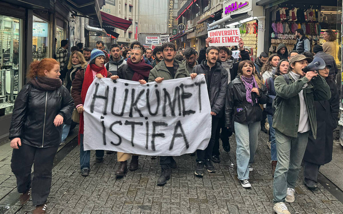 İstanbul’da üniversitelilerden eylem: "Kurtuluş sokakta, sandıkta değil"
