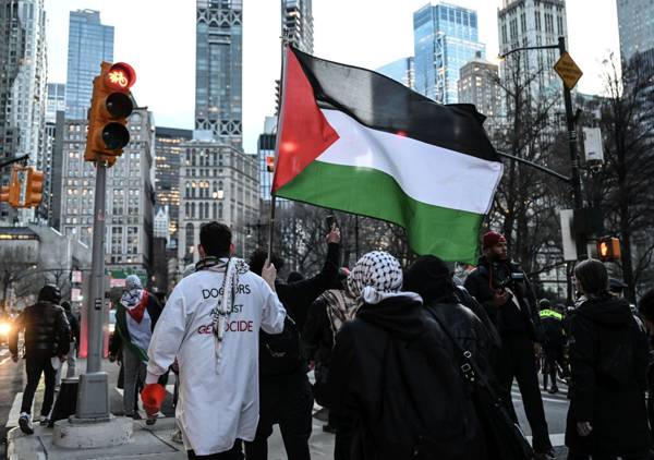 /haber/israil-in-gazze-deki-hastaneye-saldirisi-new-york-ta-protesto-edildi-293235