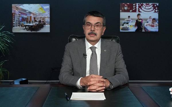 /haber/ogretmenlerin-mesleki-calisma-programi-basladi-yeni-mufredat-tanitilacak-296776