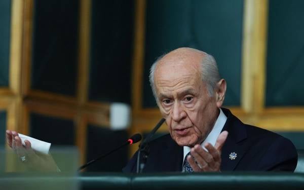 Bahçeli: Esad'ın Türkiye ile ön şartsız görüşmesi ülkesinin çıkarınadır