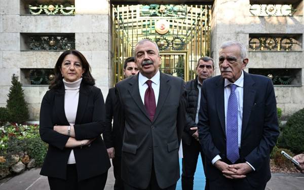 /haber/imrali-heyeti-ocalan-ile-gorusmek-icin-bakanliga-basvurdu-303775