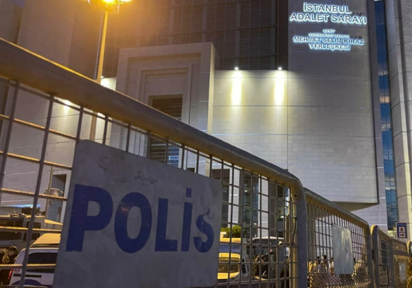 /haber/turkey-arrests-dozens-of-politicians-journalists-public-figures-in-broad-crackdown-304077