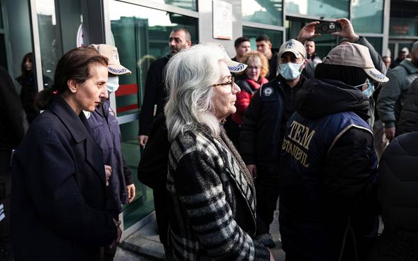 /haber/kent-uzlasisi-sorusturmasinda-gozaltina-alinanlar-hakimlige-sevk-edildi-304521