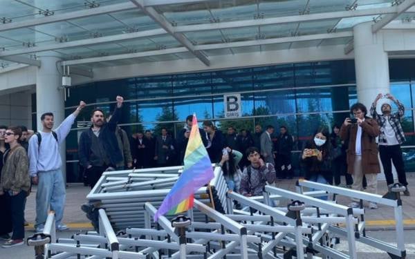 /haber/hacettepe-de-ogrenciler-aile-yili-sempozyumunu-protesto-etti-306891