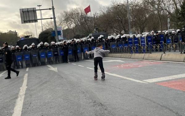 Bu bir tiyatro yazısı değildir