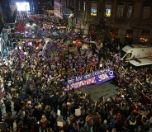/haber/kadinlar-istiklal-caddesi-nden-seslendi-umudumuz-birbirimizde-216295