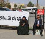 /haber/emine-senyasar-i-gormemek-icin-arka-kapidan-girip-cikiyorlar-275253