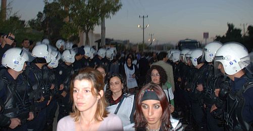 "Devlet Kadın Yürüyüşünü Bir Kez Daha Şiddetle Önledi" 