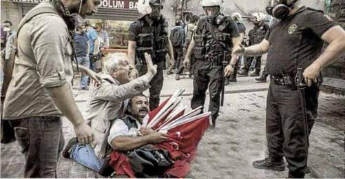 Bayrak Satıcısı Tahliye Oldu