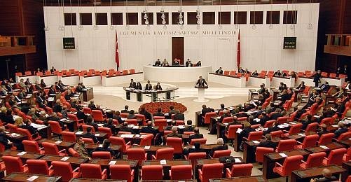 Anayasa Komisyonu’nda Çocuk ve LGBT Haklarında Uzlaşma
