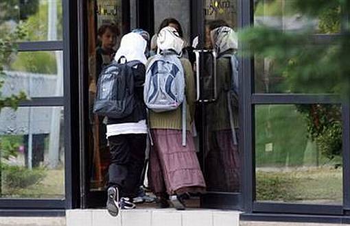 “Özgürlüklerin Bir Alanla Sınırlandırılması Ahlaki Değil”