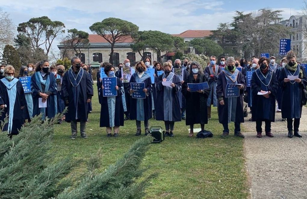 Görevden alınan 3 dekanın yerine dışarıdan dekan atandı