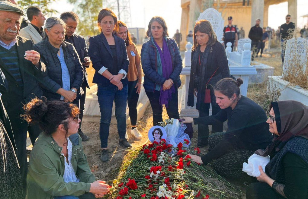 Killed Kurdish journalist Nagihan Akarsel's funeral held under heavy police presence