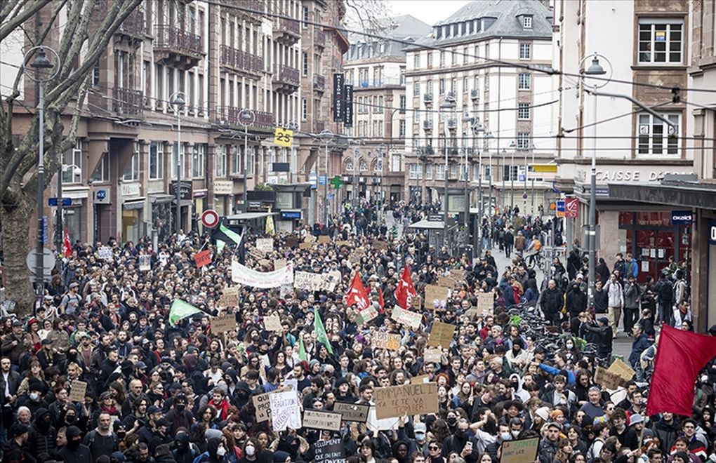 Fransa'da Macron'un yasasına kitlesel protesto