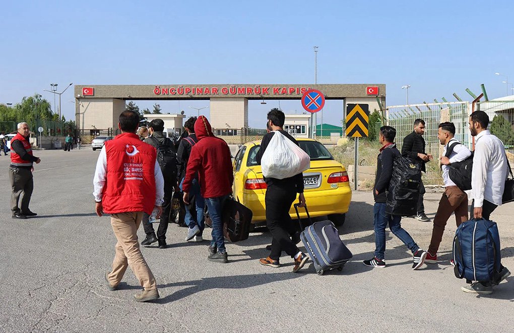 Göç İdaresi Başkanlığı: Türkiye'de 4 milyon 990 bin 663 yabancı var