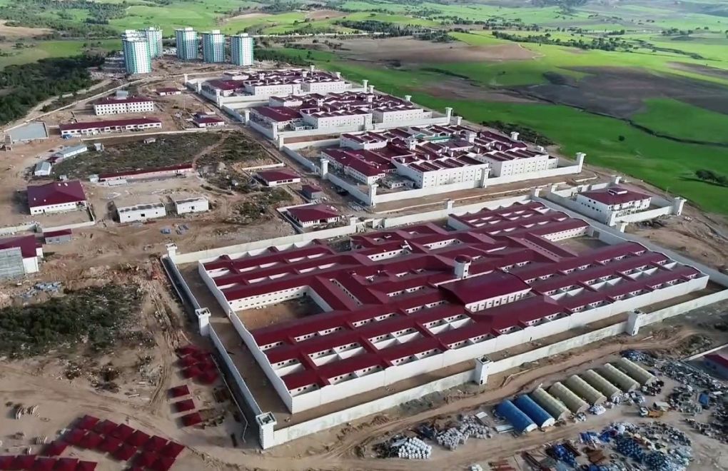 Summer water cuts in prison in one of Turkey's hottest cities trouble prisoners