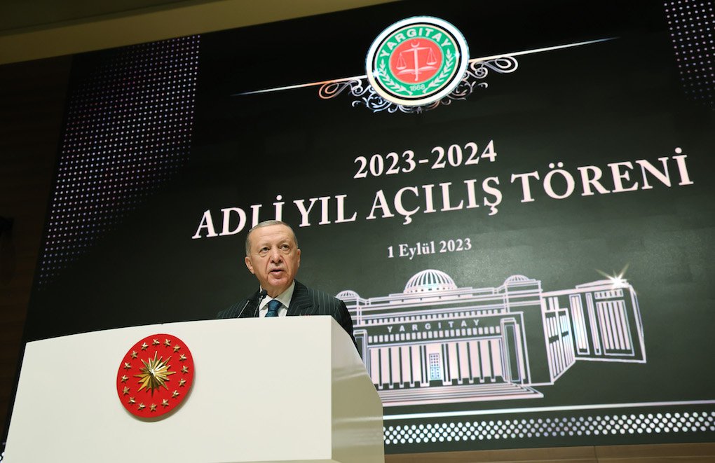 Erdoğan'dan yargıyı eleştirenlere "eleştiri": "Şımarık hezeyanlar!" 
